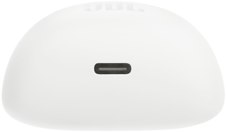 Fehér töltőport USB-C nyílással. Fehér háttér.