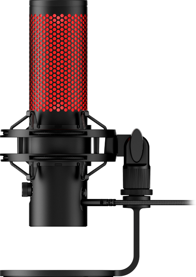 Un micrófono HyperX negro con una malla de panal roja. Está sobre un soporte.