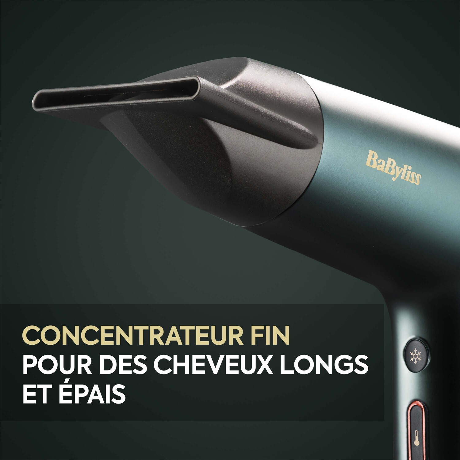 Gros plan d'un sèche-cheveux vert d'eau. Texte: 'Concentrateur pour cheveux longs et épais'.