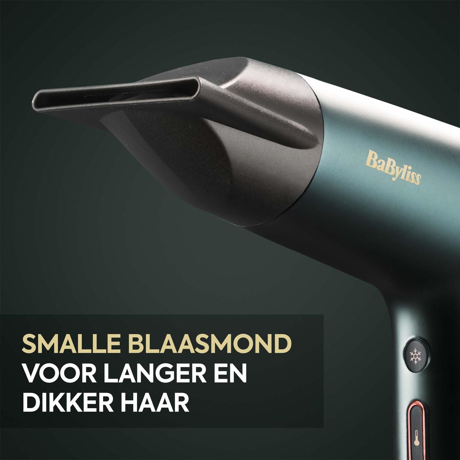 Haardroger met een smalle mondstuk, tekst in het Nederlands: 'KLEINE MONDSTUK VOOR LANGER EN DIKKER HAAR'.