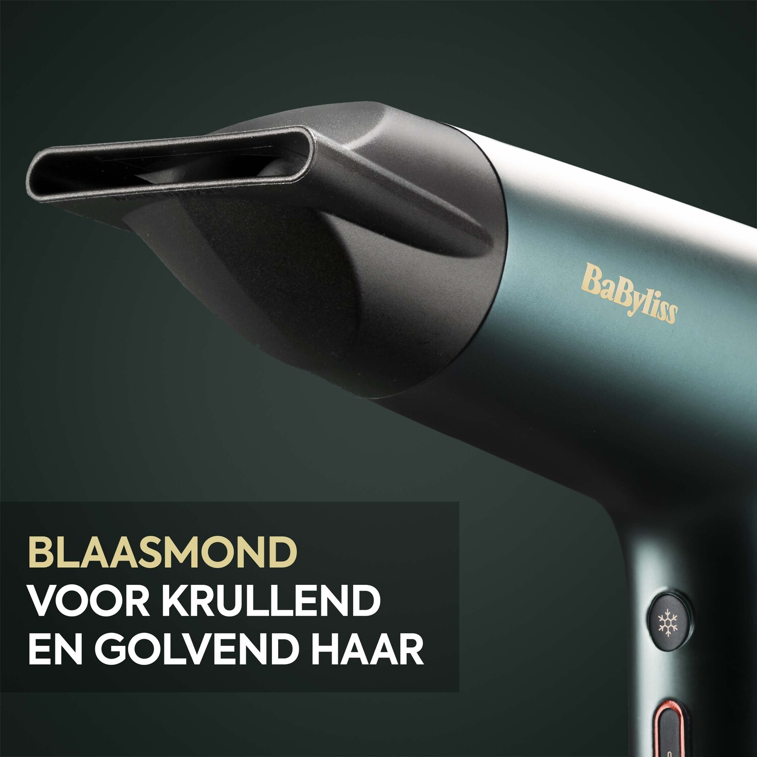 Haardroger met een zwarte mond, een blauwgroene behuizing en tekst over het product.