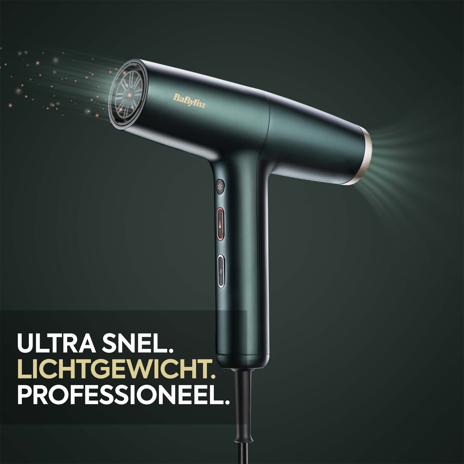 Groene Babyliss föhn. Licht komt uit de nozzle. Donkere achtergrond.