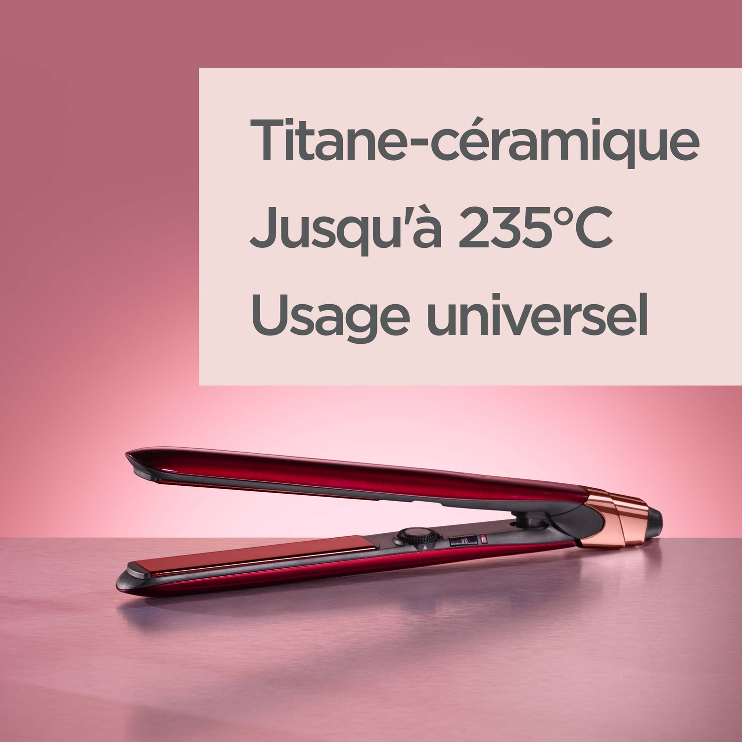 Lisseur de cheveux rouge avec plaques en céramique et affichage de la température.