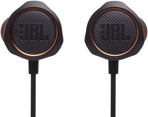 Két fekete és rézszínű JBL fülhallgató, látható JBL logóval, fekete kábelekhez rögzítve.