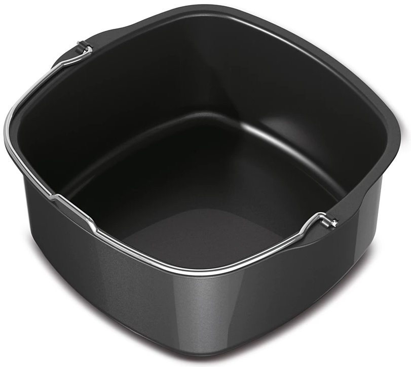 Czarny kosz do frytkownicy powietrznej ze srebrnym uchwytem, na białym tle.