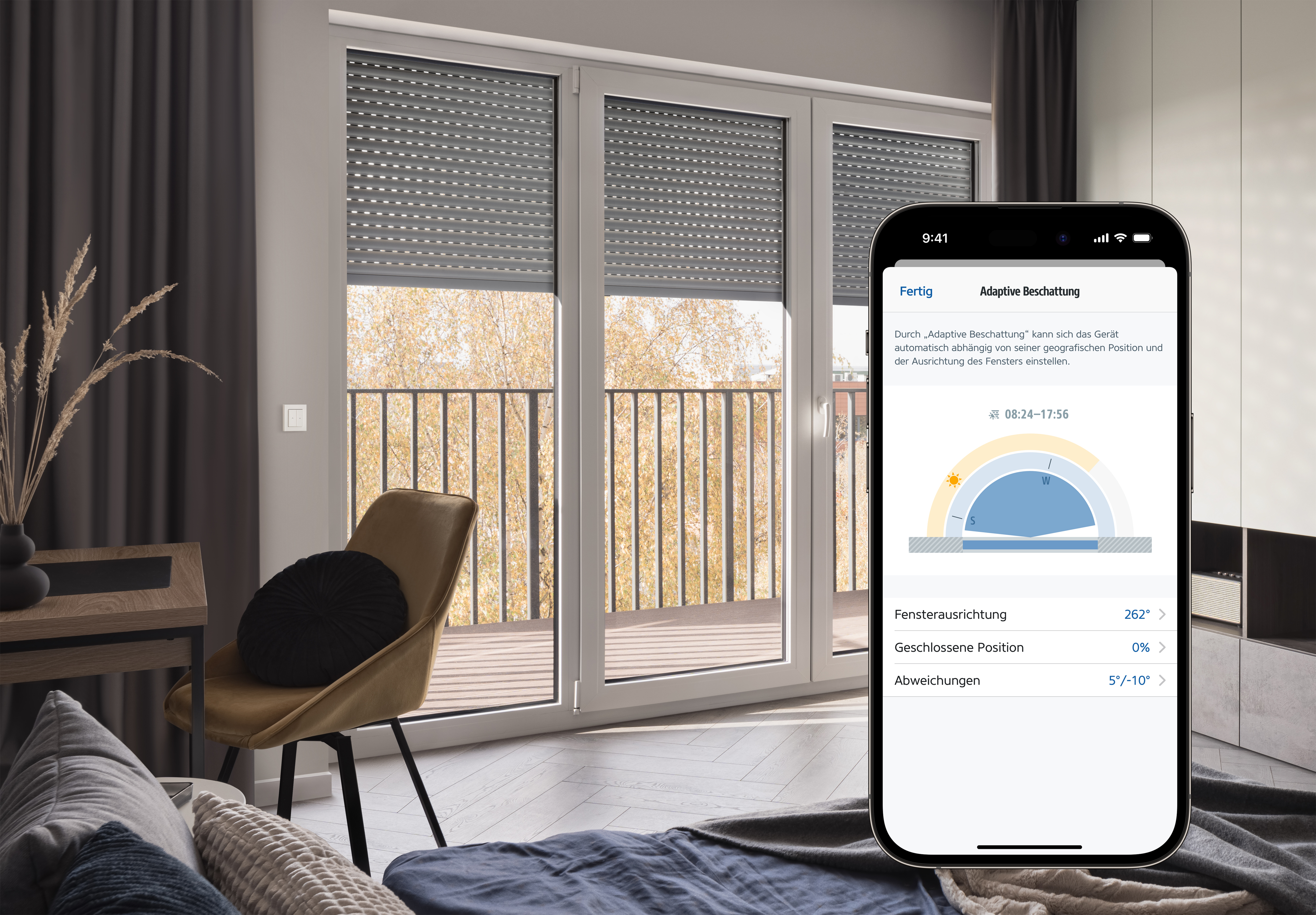 Smartphone zeigt Smart-Home-App mit Jalousien und Balkon.