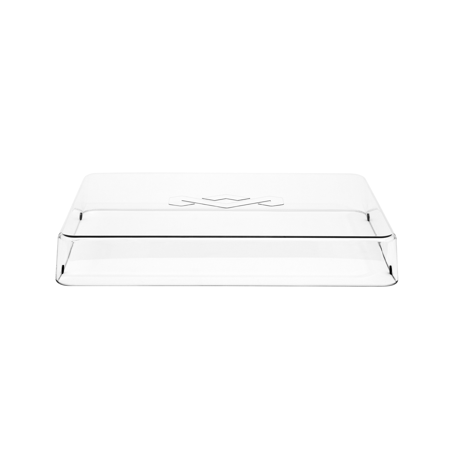 Récipient rectangulaire en plastique transparent avec couvercle fermé sur surface blanche.