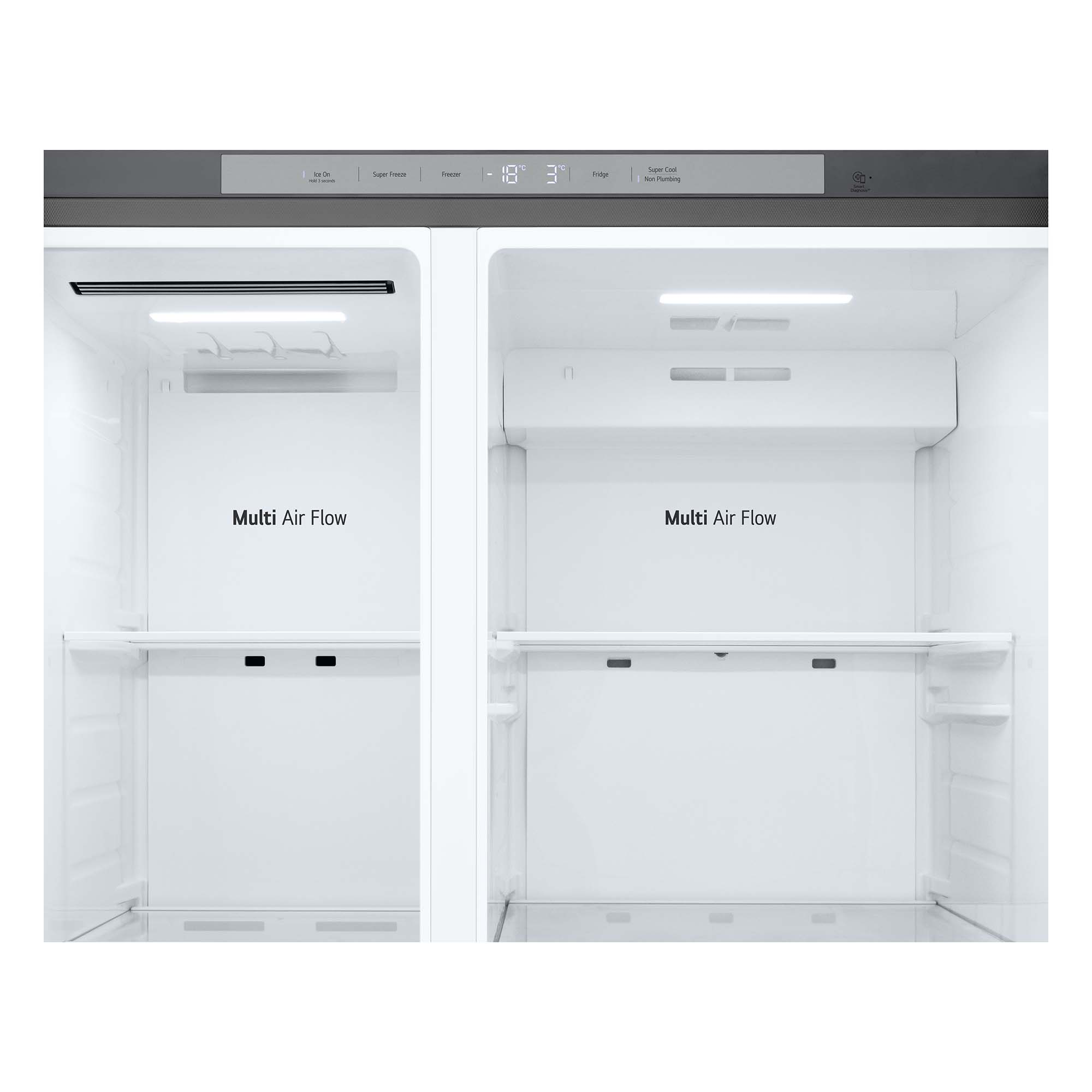 Primer plano del interior del refrigerador, mostrando estantes y la etiqueta 'Multi Air Flow'.