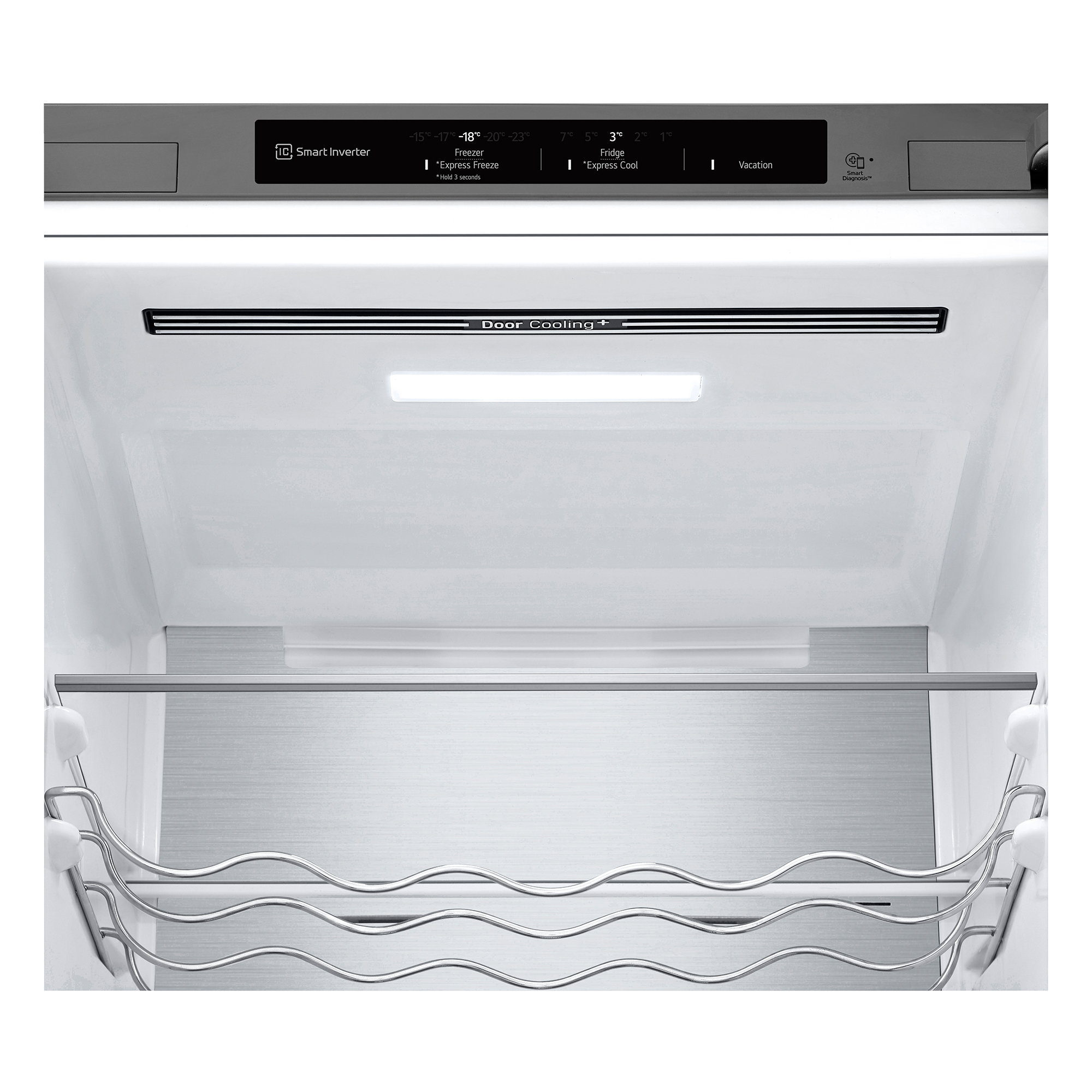 Dentro de un refrigerador: estantes, botellero, luz y panel de control superior.