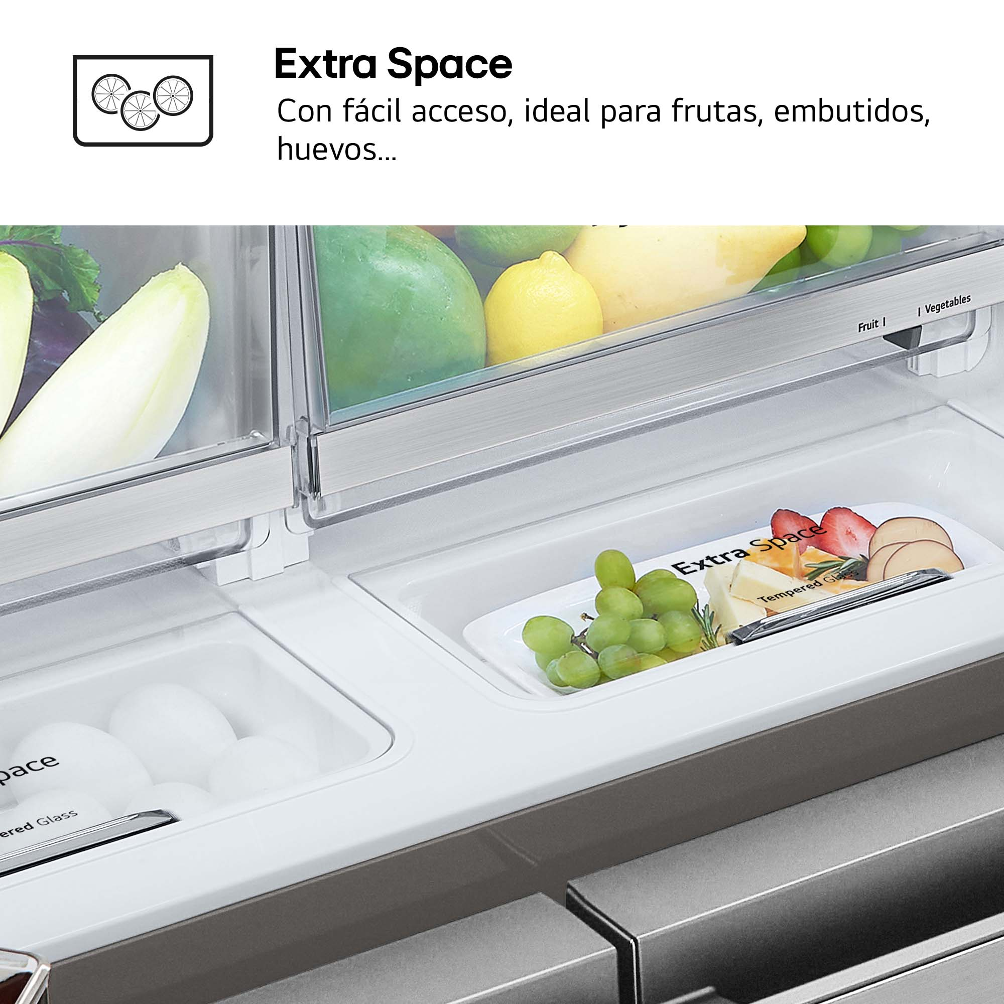 Primer plano de un frigorífico con frutas y verduras en los cajones.