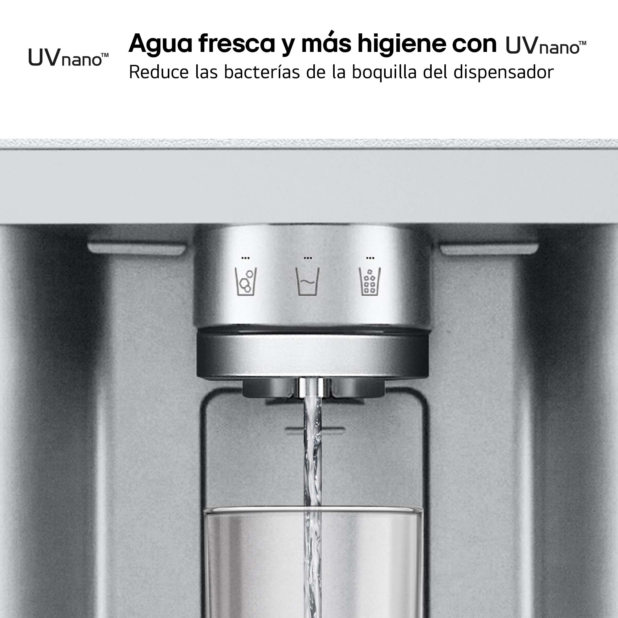 Primer plano de un dispensador de agua con tecnología UVnano.