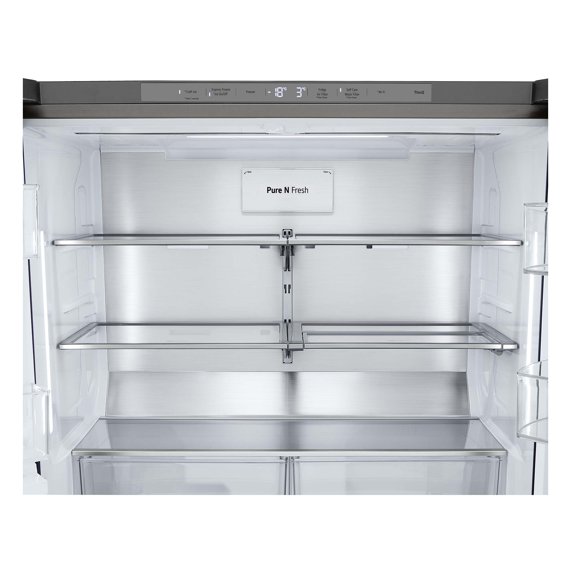 Interior de refrigerador, mostrando estantes, cajones y etiqueta Pure N Fresh.