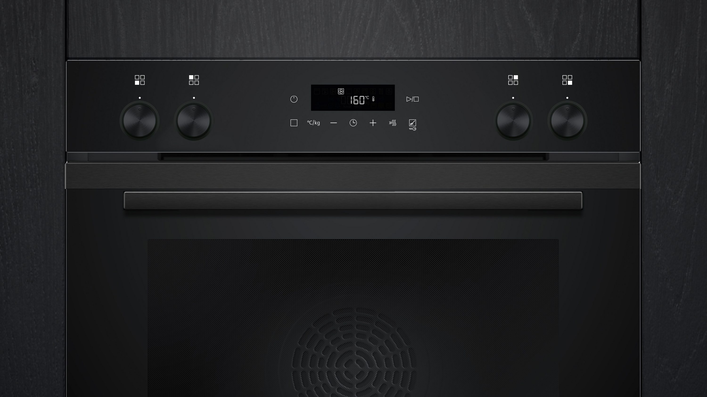 Schwarzer Ofen, Bedienfeld mit Knöpfen und Digitalanzeige, eingestellt auf 160 Grad.
