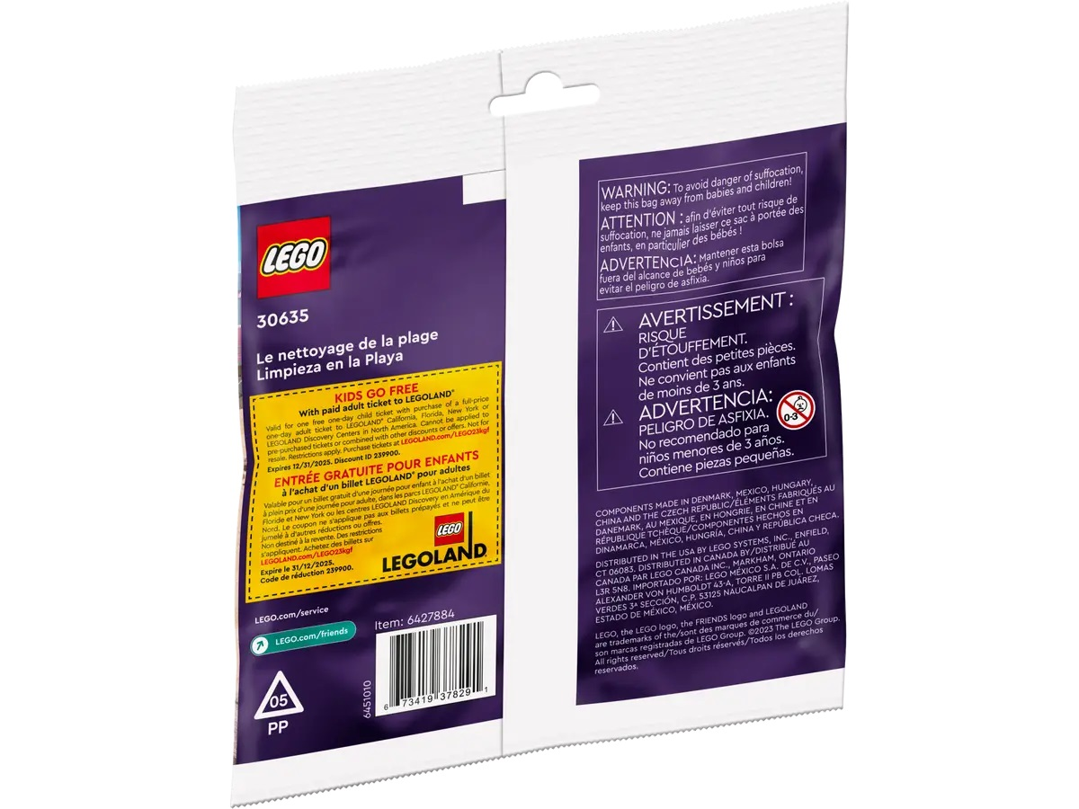 Plastikowa torba LEGO z informacjami o produkcie i ostrzeżeniami. Białe tło, zbliżenie.