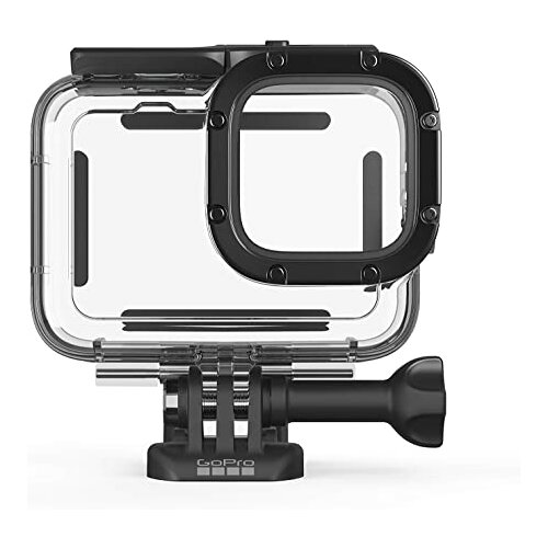 Przezroczysta obudowa kamery GoPro z czarną ramką, widocznym zatrzaskiem i mocowaniem.