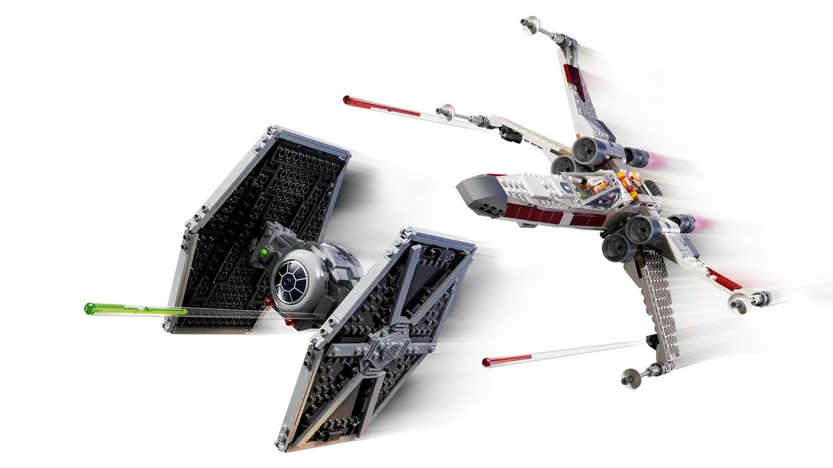 Zestaw LEGO Star Wars z dwoma myśliwcami TIE i X-wingiem. X-wing jest w ruchu.