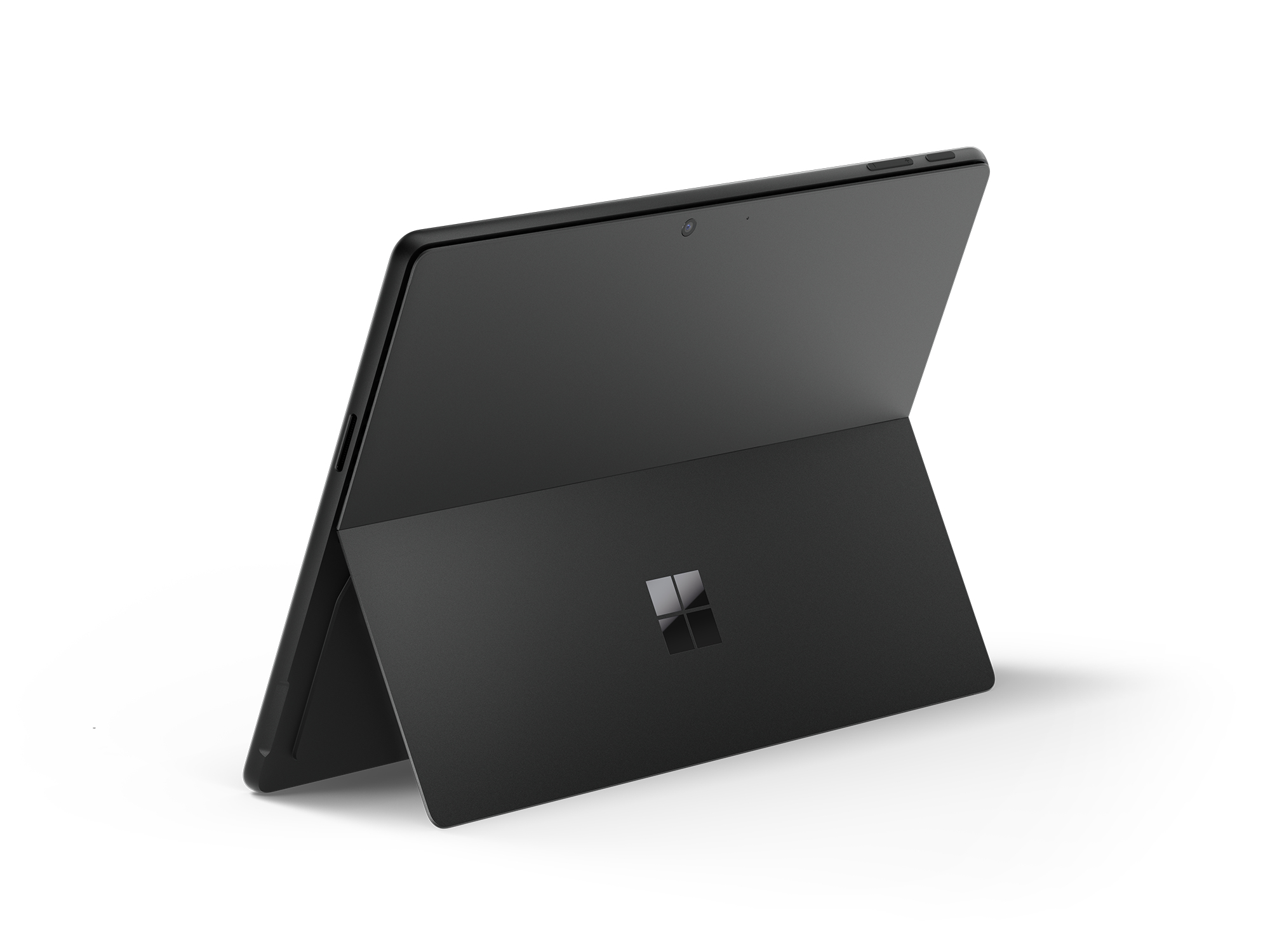 Ein schwarzes Microsoft Surface Tablet, aufgestellt, zeigt die Rückseite mit Logo.