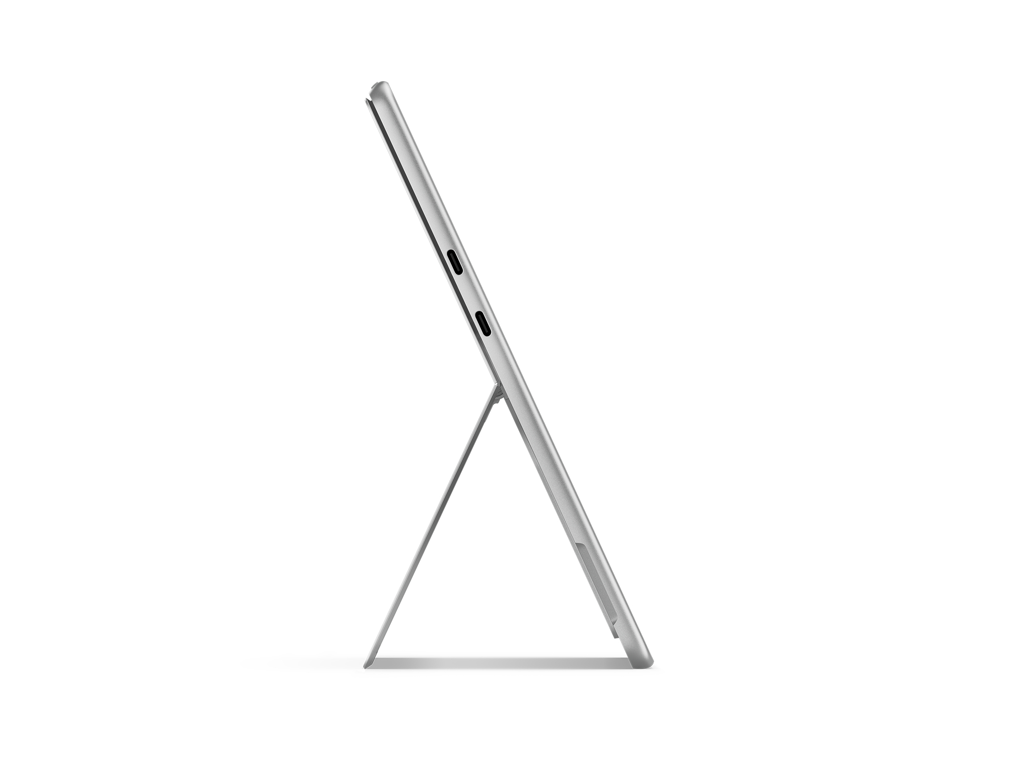 Ein silbernes Tablet im Querformat mit ausgeklapptem Ständer. Das Tablet befindet sich auf weißem Hintergrund.