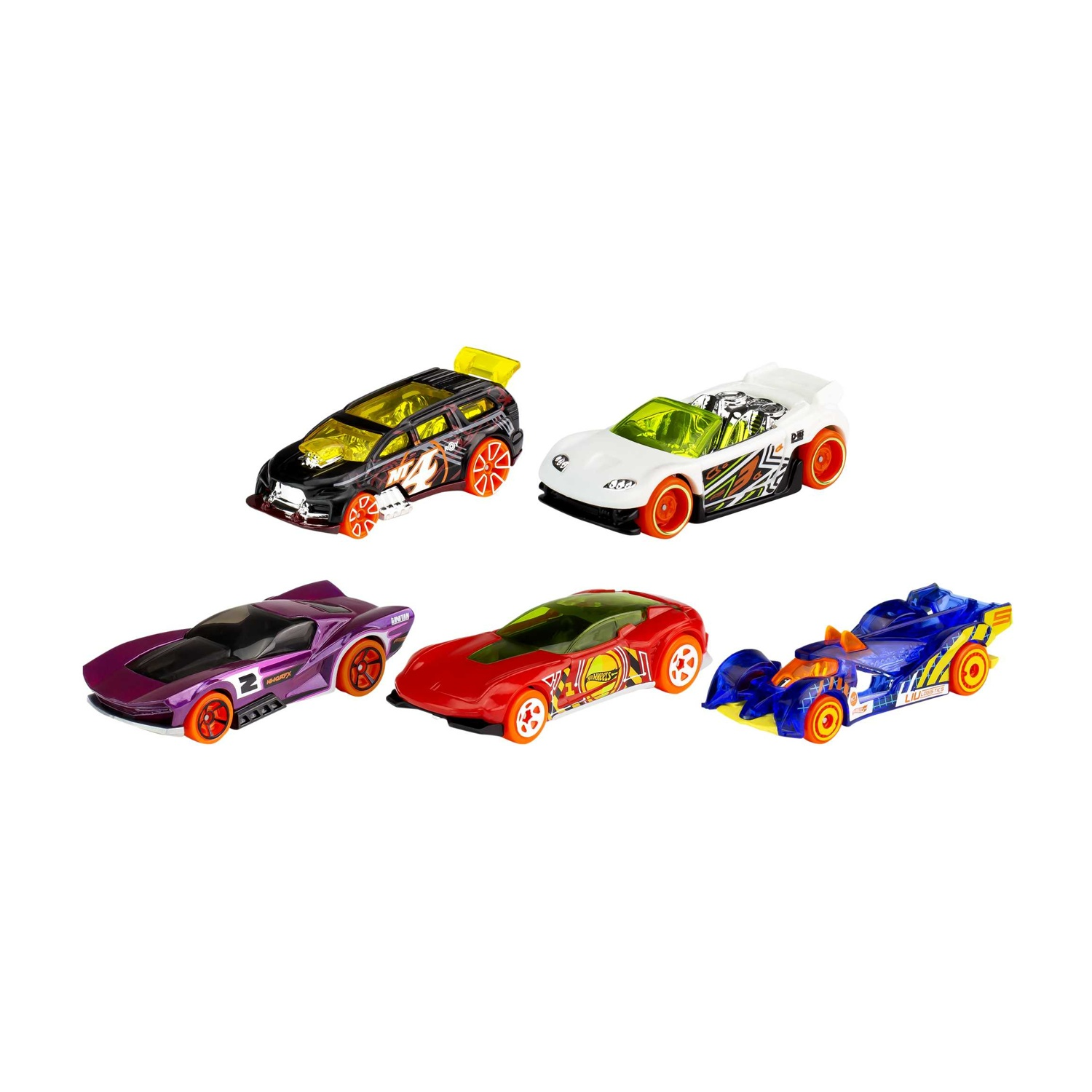 Cinque macchinine Hot Wheels, vari colori e design, su sfondo bianco.