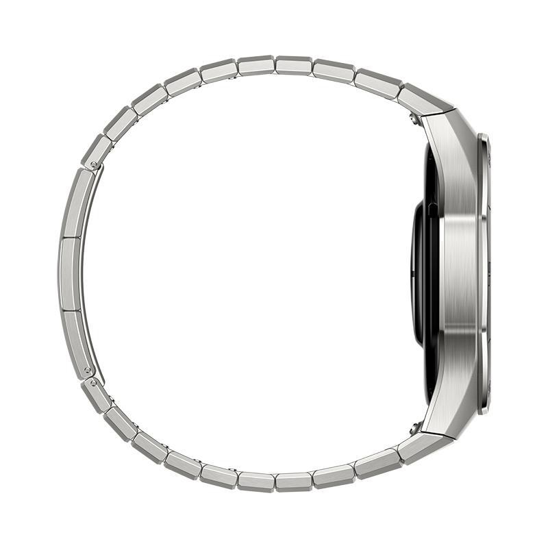 Seitenansicht einer silbernen Smartwatch mit Metallband, das Armband und das Zifferblatt zeigend.