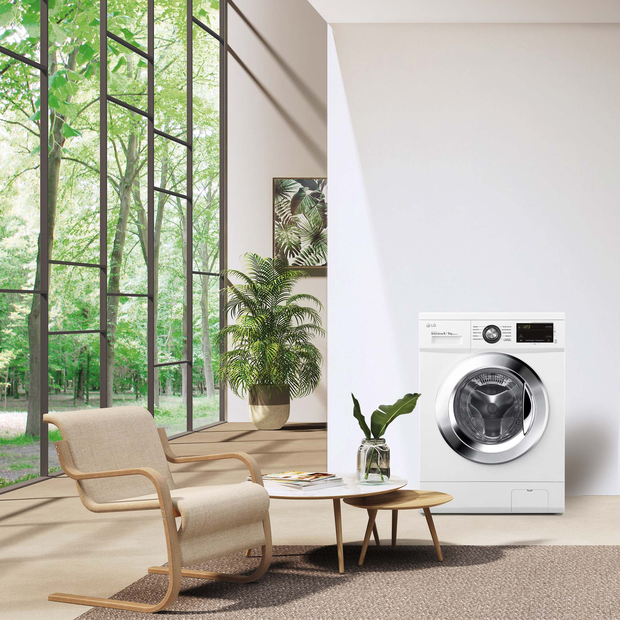 Una lavadora blanca en una habitación luminosa cerca de una ventana.