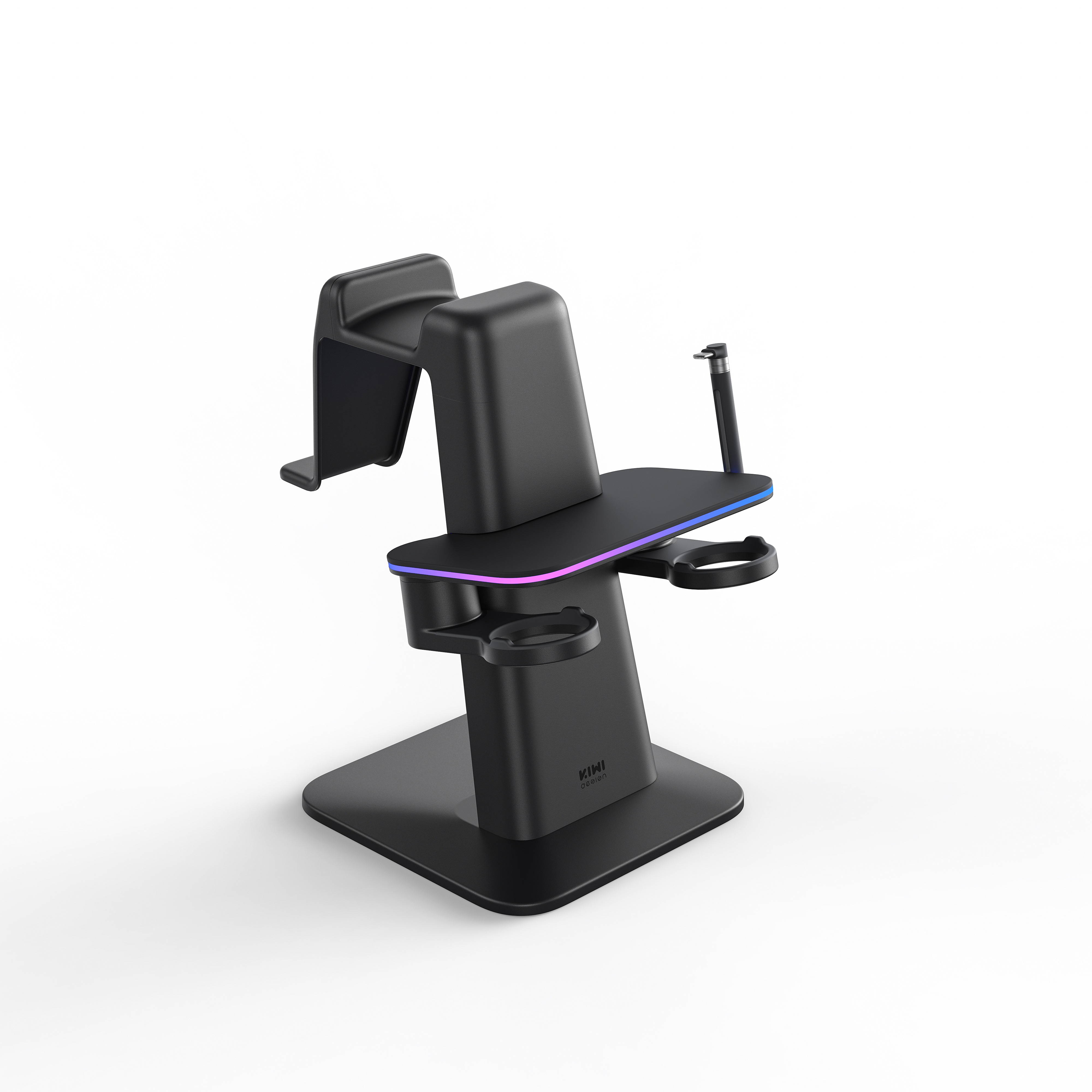 Schwarze Gaming-Station mit abgewinkelten Oberflächen, Becherhaltern und einem Sockel.