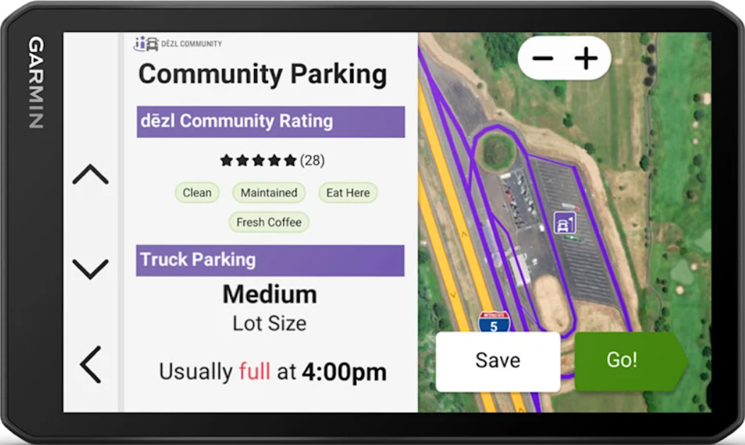 Dispositivo GPS Garmin che mostra una mappa con parcheggio comunitario, parcheggio camion e info.