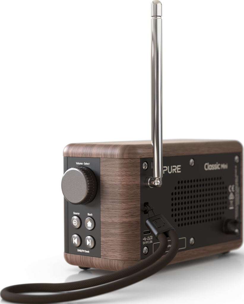 Radio en bois avec antenne argentée, boutons et lanière marron.