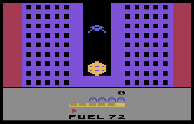 Retro-Videospielszene mit lila Gebäuden, einem fliegenden Objekt und einer gelben Struktur.