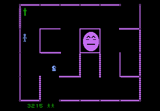 8-Bit-Videospielbildschirm mit Labyrinth, Charakteren und einem Punktestand.