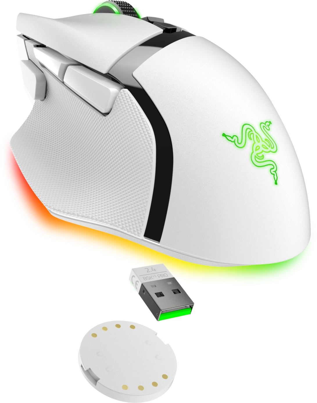 Un mouse da gioco bianco con un ricevitore USB e una base di ricarica.