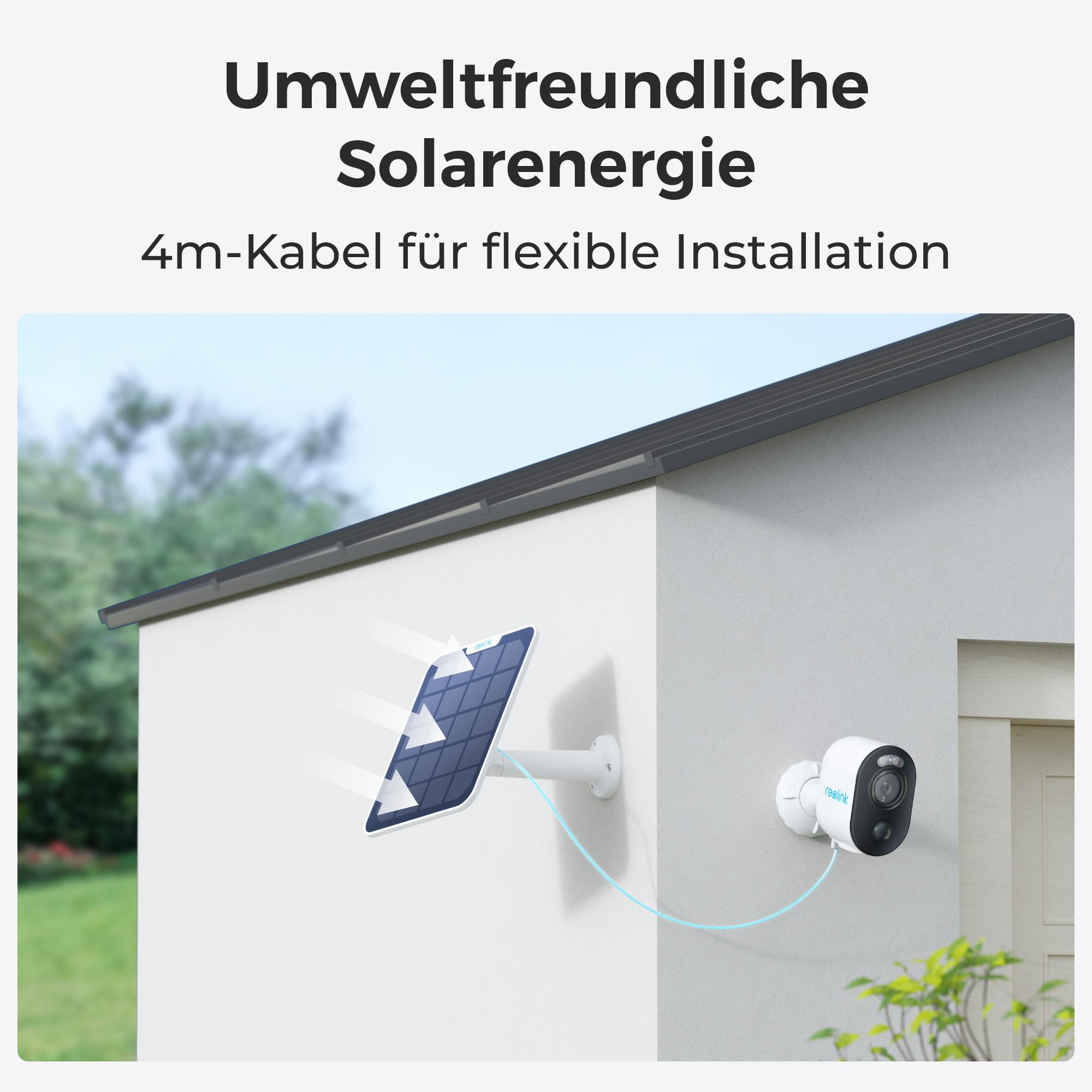 Solarpanel und Überwachungskamera an einer weißen Wand mit Sonnenschein montiert.