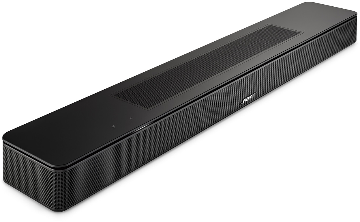 Fekete Bose soundbar fehér háttéren. Látható a Bose logó.