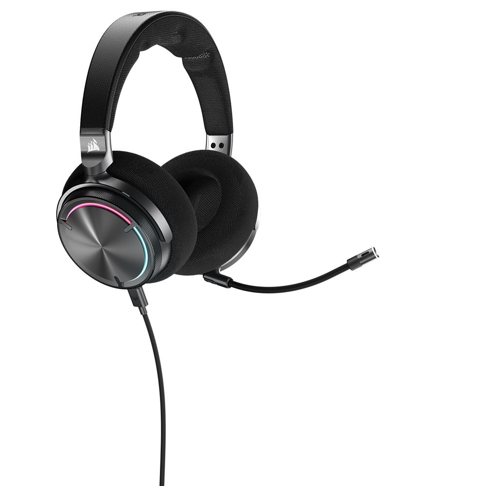 Auriculares para juegos negros con micrófono y luces brillantes en los auriculares.