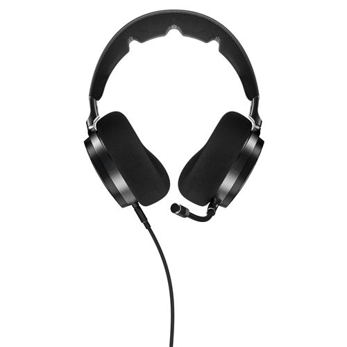 Auriculares negros con micrófono. Los auriculares están sobre un fondo blanco.