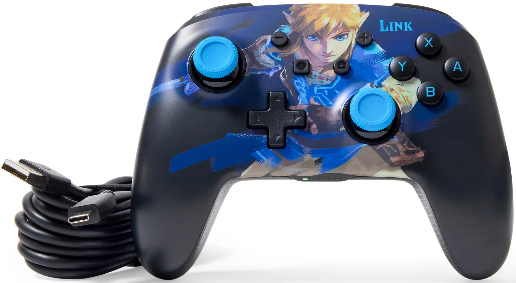 Un controller di gioco nero con l'eroe Link di Zelda, con pulsanti blu e un cavo di ricarica.