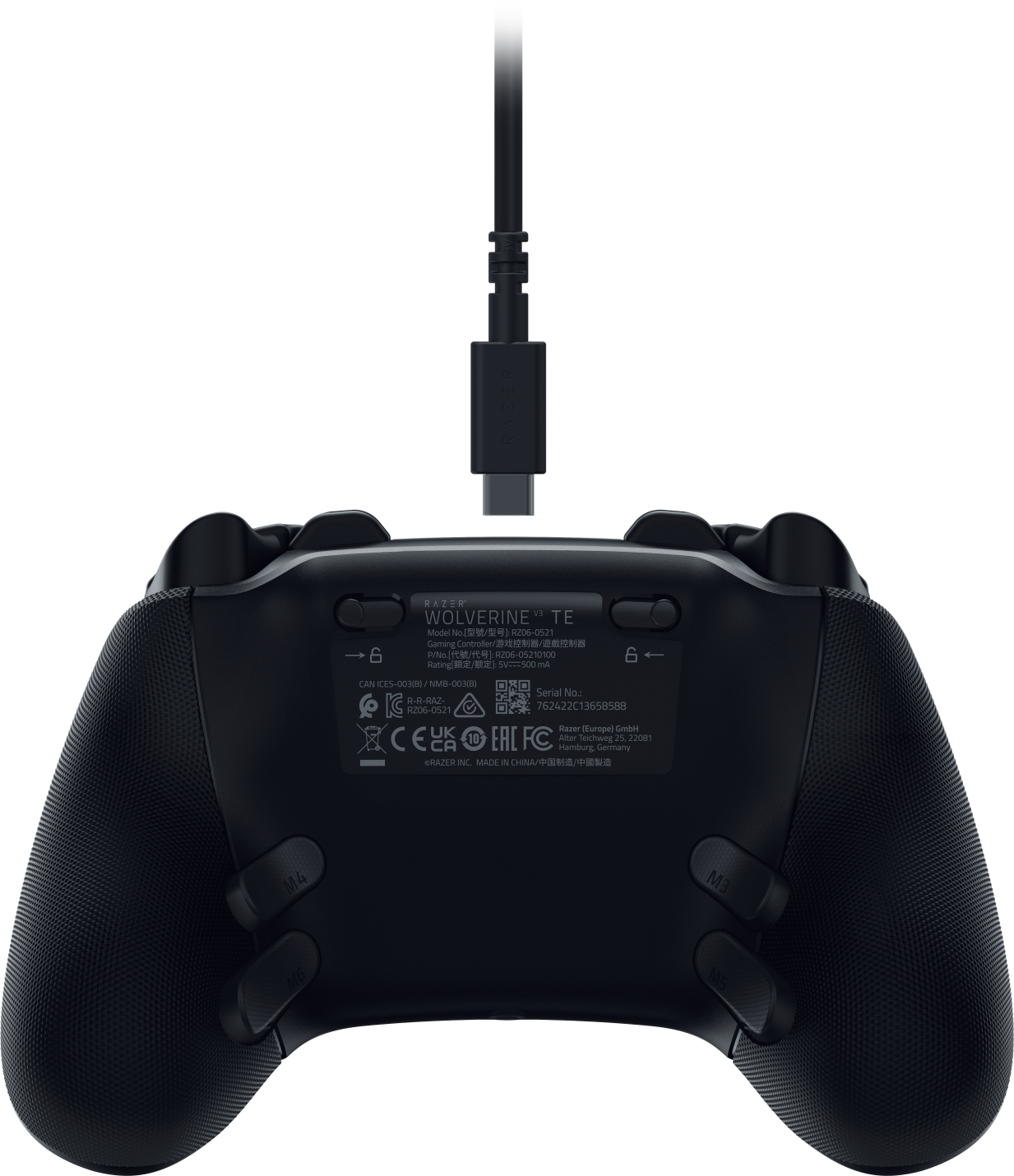 Die Unterseite eines schwarzen Gamepads mit Razer- und Wolverine TE-Markierungen und einem USB-C-Kabel.