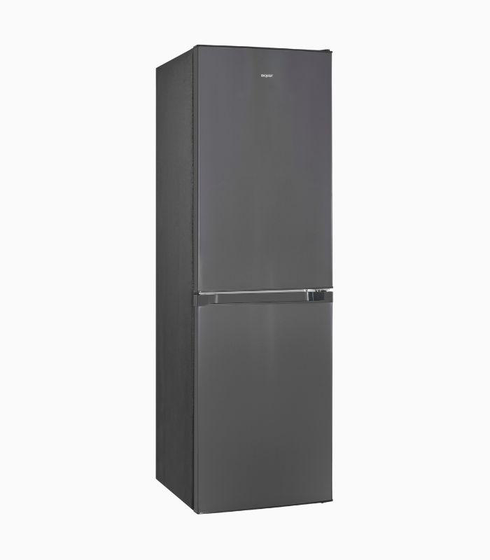 Ein dunkelgrauer Kühlschrank vor weißem Hintergrund.