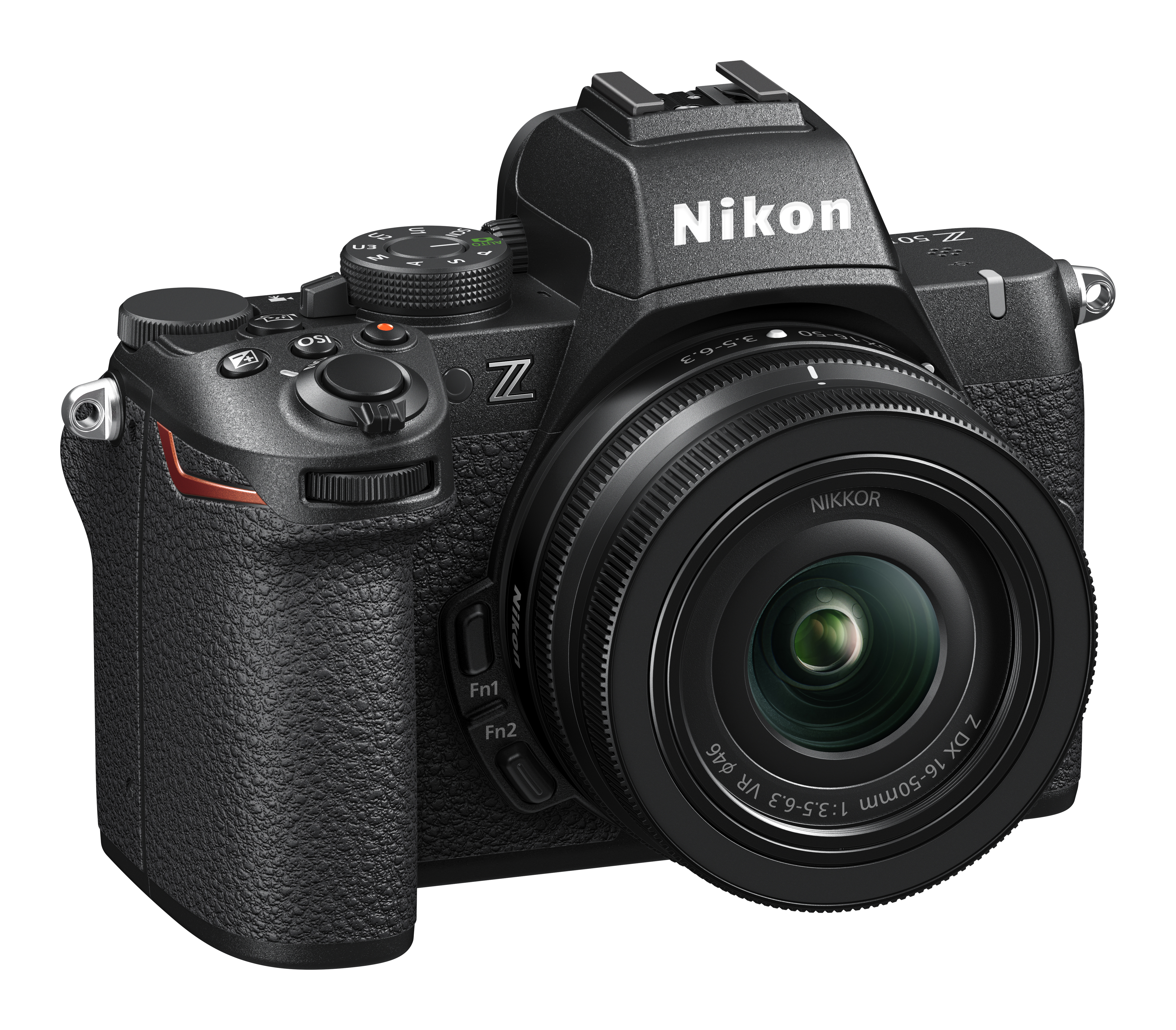 Schwarze spiegellose Nikon Z-Kamera mit Objektiv, schräge Ansicht auf weißem Hintergrund.