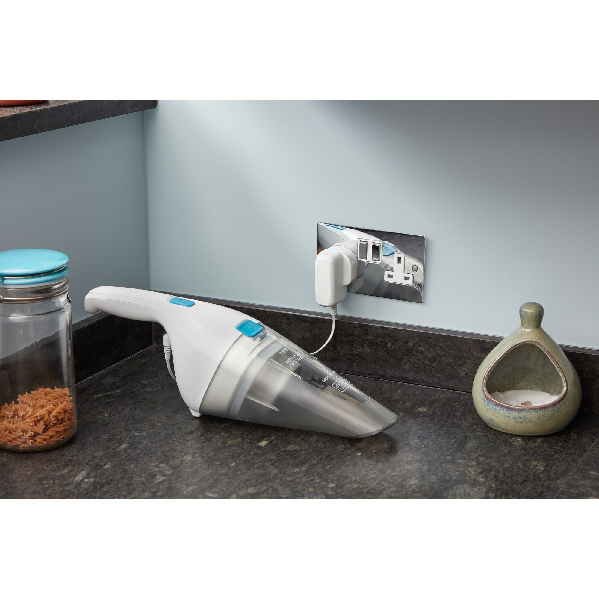 BLACK & DECKER NVC115JL 3.6 V Şarjlı El Süpürgesi Beyaz