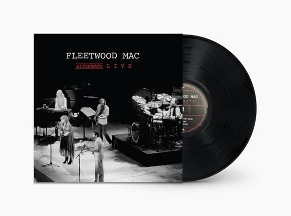 A Fleetwood Mac "Alternate Live" albumjának borítója egy bakelit lemezzel mellette. Fekete-fehér koncertfotó.
