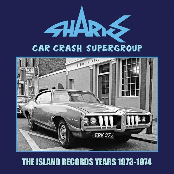 Albumcover Sharks Car Crash Supergroup, ein Schwarzweißfoto eines Autos auf der Straße.