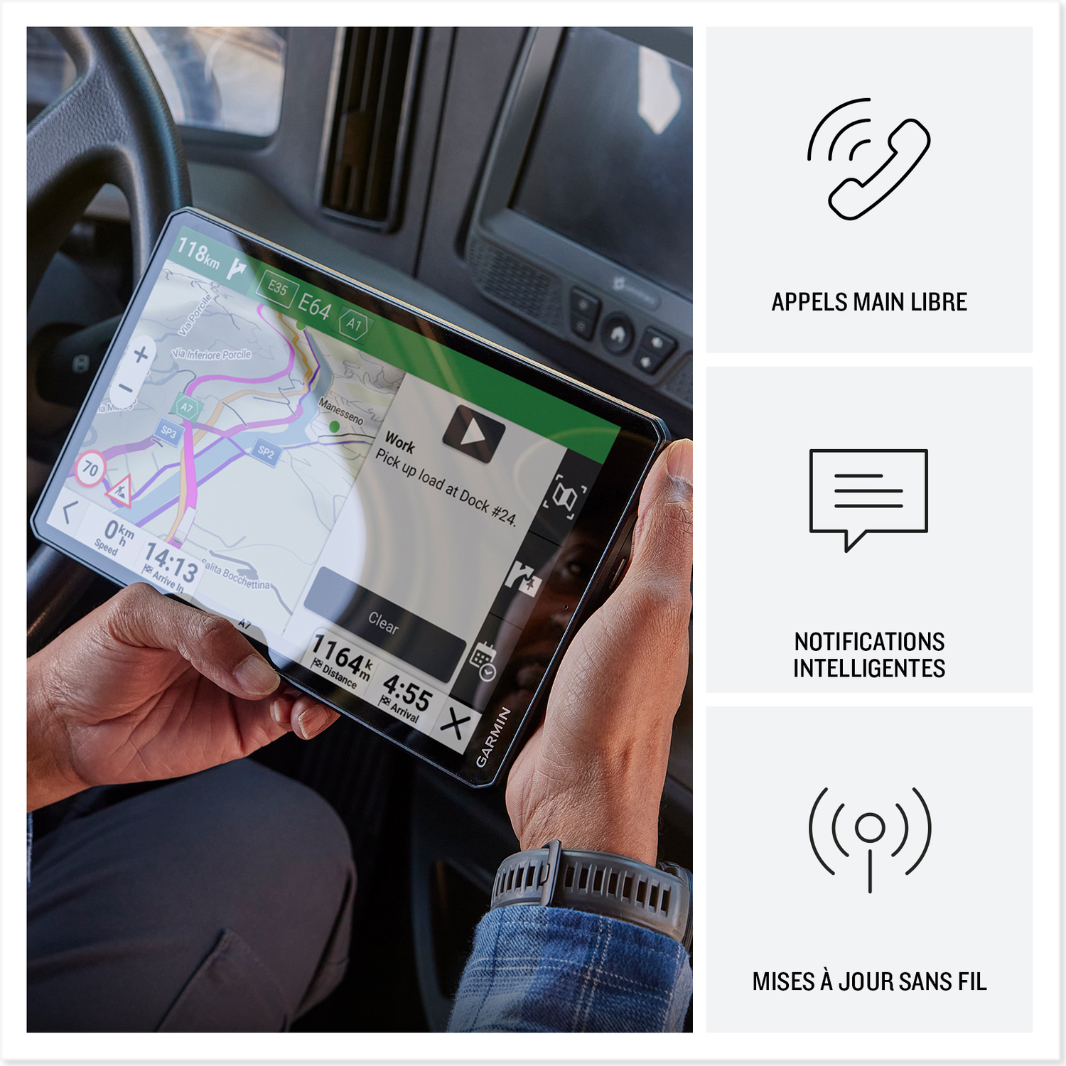 Une main tenant une tablette affichant une carte avec des icônes de navigation et un tableau de bord.