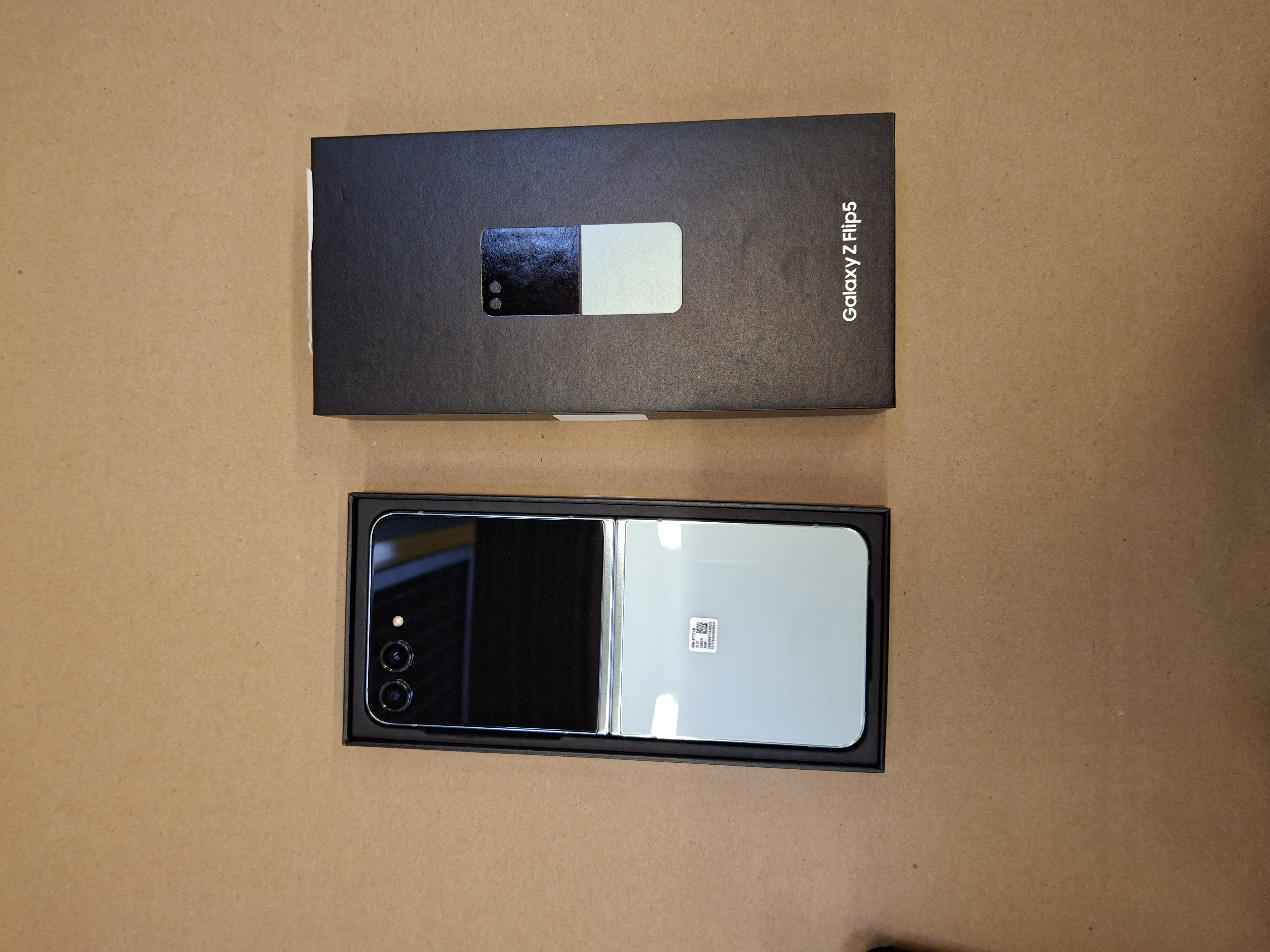 OUTLET - Smartfon SAMSUNG Galaxy Z Flip5 5G 8/256GB Miętowy SM-F731BLGGEUE