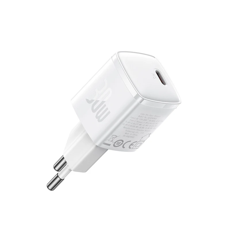İki uçlu ve bir USB-C bağlantı noktasına sahip beyaz bir 30W şarj cihazı.