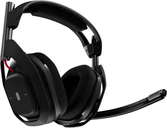 Fekete gamer headset mikrofonnal. Piros díszítések. Fekete háttérben izolálva.