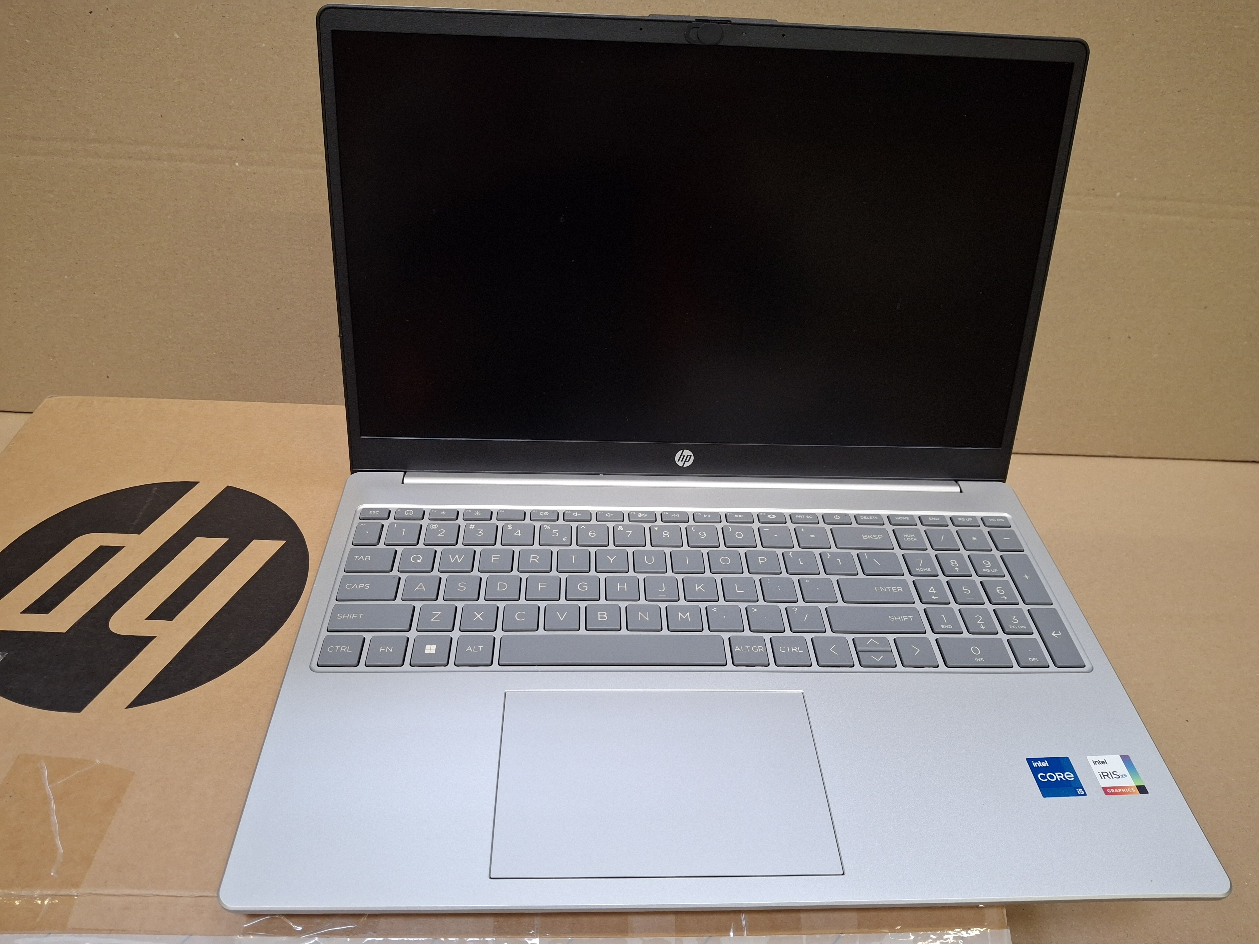 OUTLET - Laptop HP 15-fd0171nw FHD i5-1334U/16GB/512GB SSD/INT/Win11H Srebrny