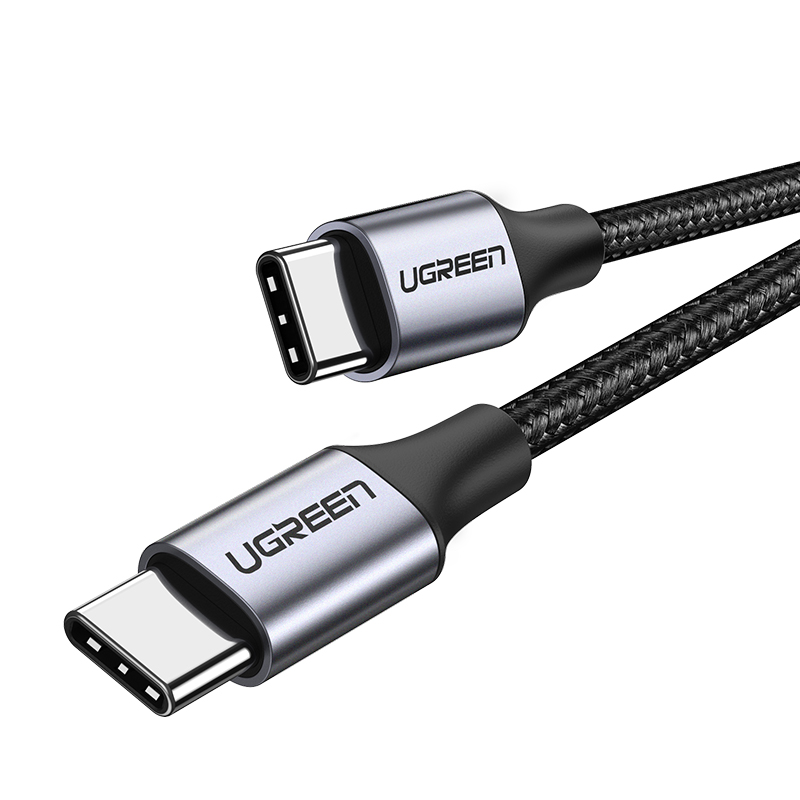 İki UGREEN USB-C kablosu. Kablolar, konektörlerde UGREEN markasıyla siyah ve gridir.