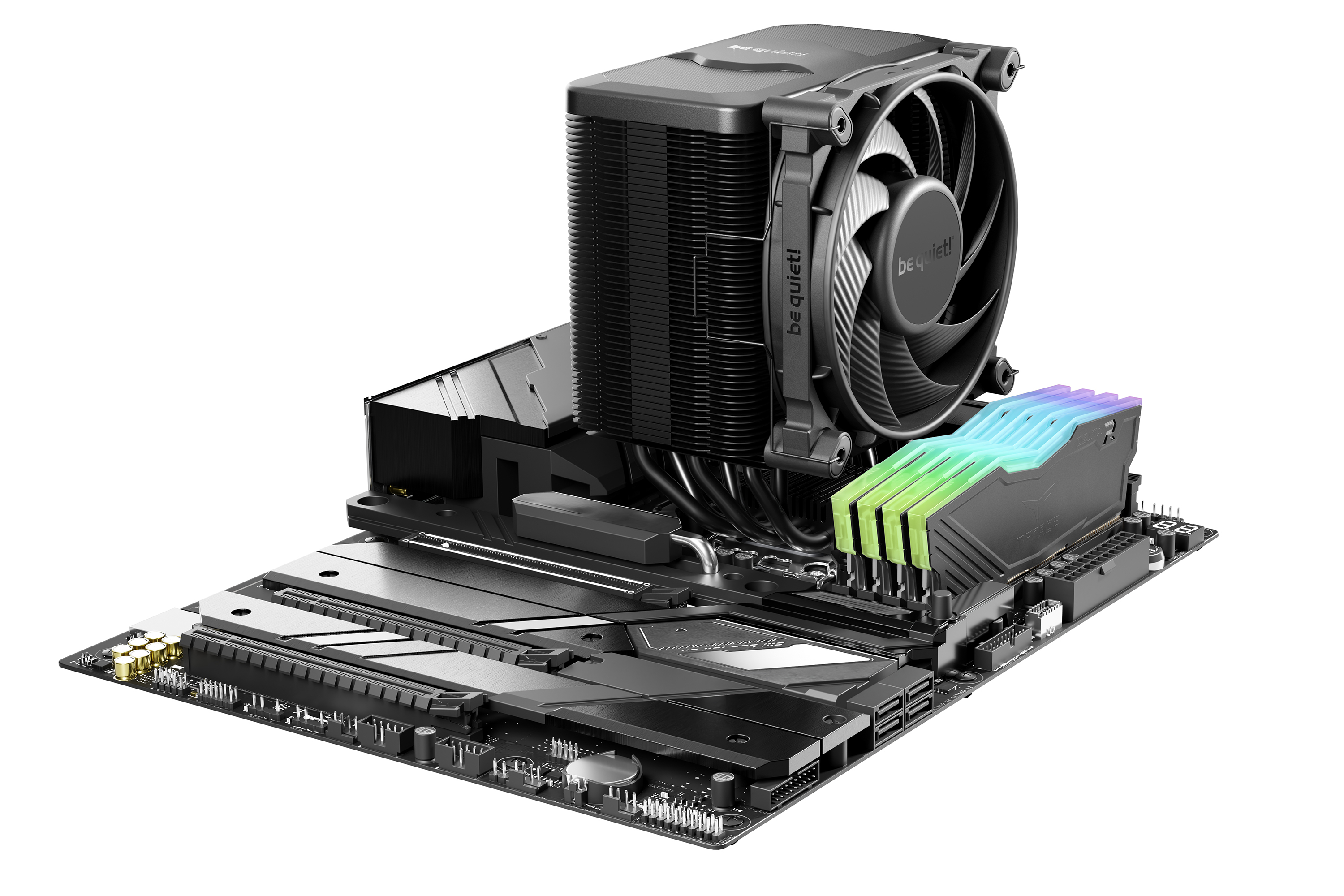 CPU-Kühler mit Lüfter und RAM auf einem schwarzen Motherboard. Schwarz und Metallic.
