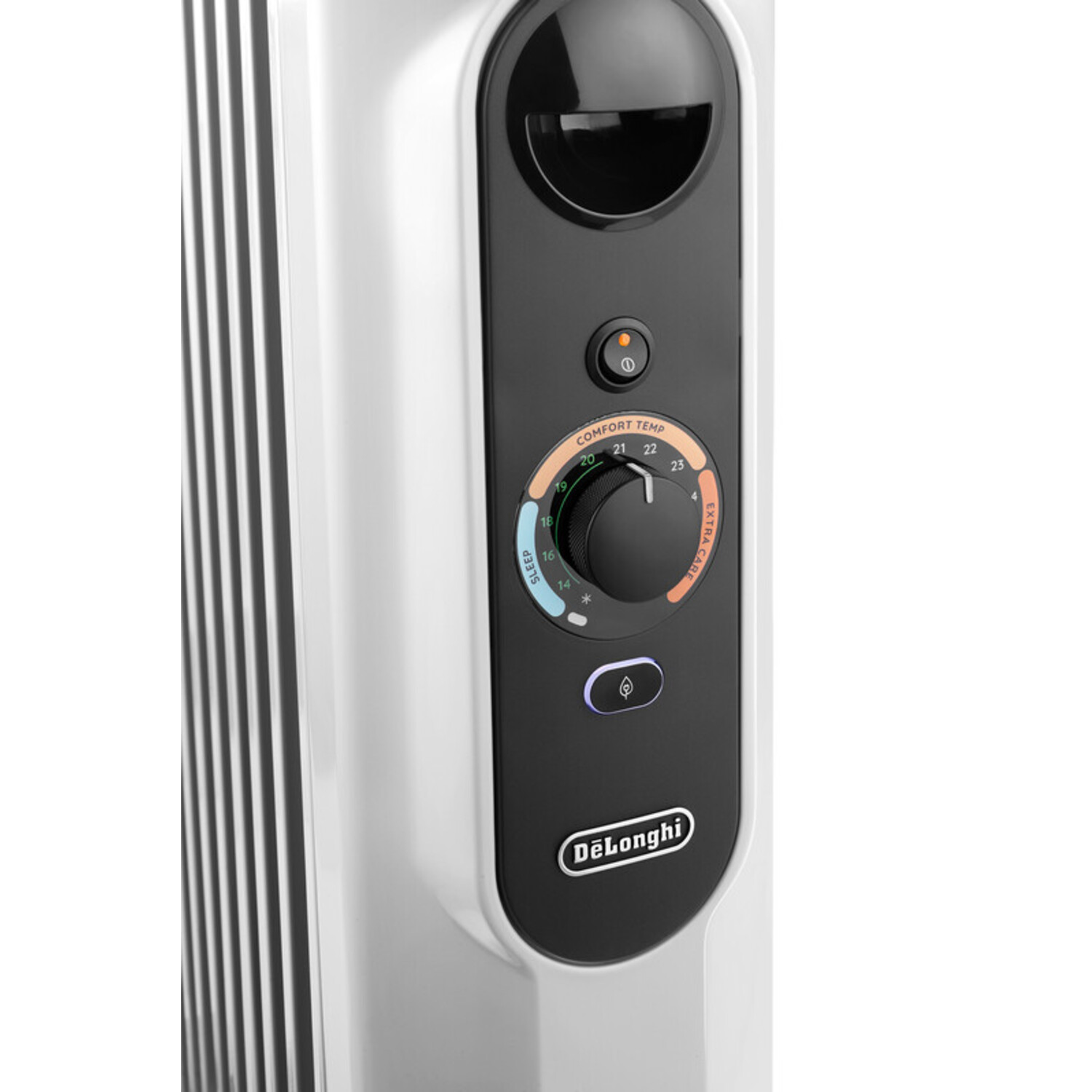 Close-up van een witte en zwarte De'Longhi oliegevulde radiator met bedieningspaneel en draaiknop.